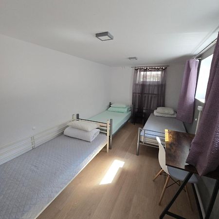 Rooms4Rest Wiertnicza - Private Rooms For Tourists - Atr Consulting Sp, Z O,O, วอร์ซอ ภายนอก รูปภาพ