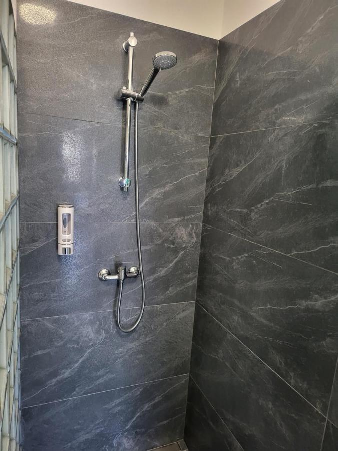 Rooms4Rest Wiertnicza - Private Rooms For Tourists - Atr Consulting Sp, Z O,O, วอร์ซอ ภายนอก รูปภาพ