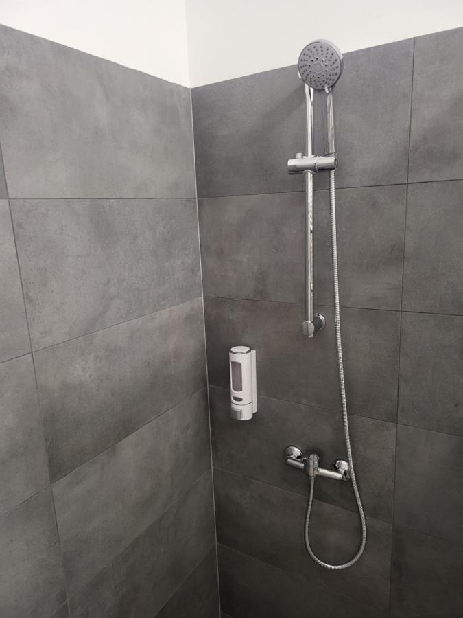 Rooms4Rest Wiertnicza - Private Rooms For Tourists - Atr Consulting Sp, Z O,O, วอร์ซอ ภายนอก รูปภาพ