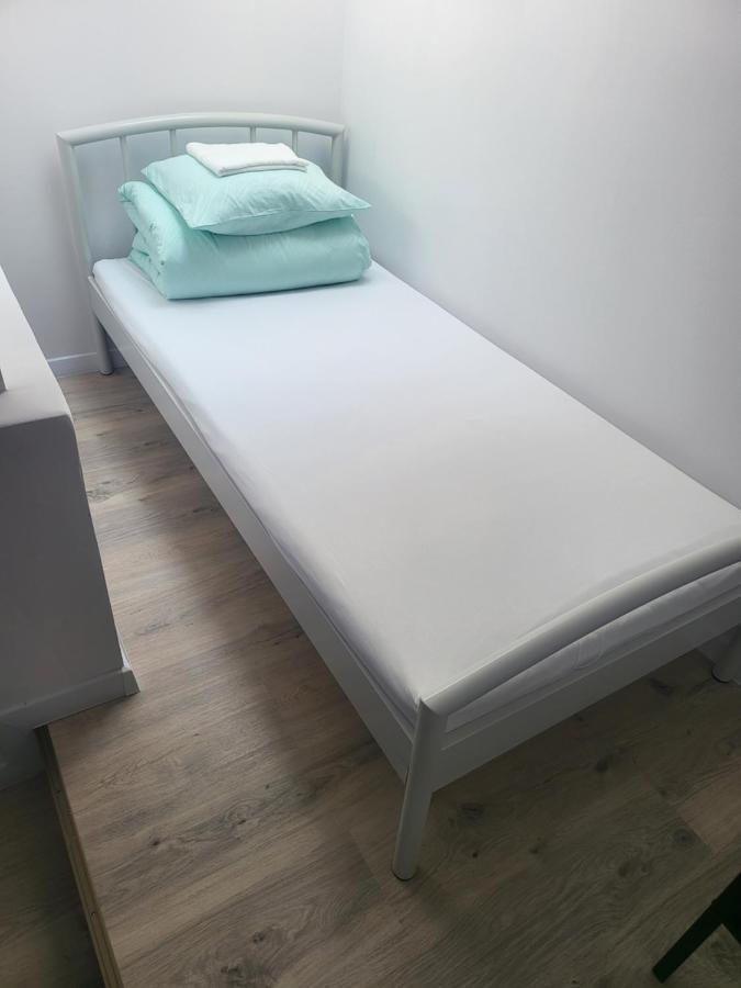 Rooms4Rest Wiertnicza - Private Rooms For Tourists - Atr Consulting Sp, Z O,O, วอร์ซอ ภายนอก รูปภาพ